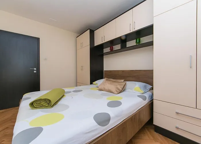 With Parking Space - 19637 * Makarská